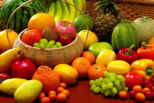 Rau củ và trái cây giàu dưỡng chất và vitamin tốt cho mắt