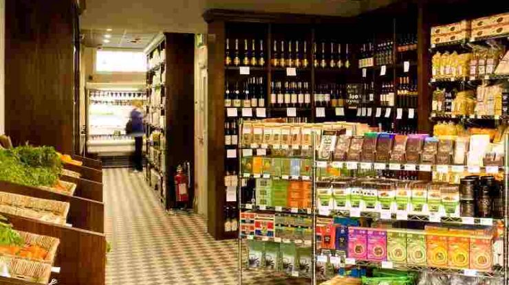 Bố trí những mặt hàng thiết yếu tại vị trí trung tâm siêu thị để khách hàng dễ lựa chọn