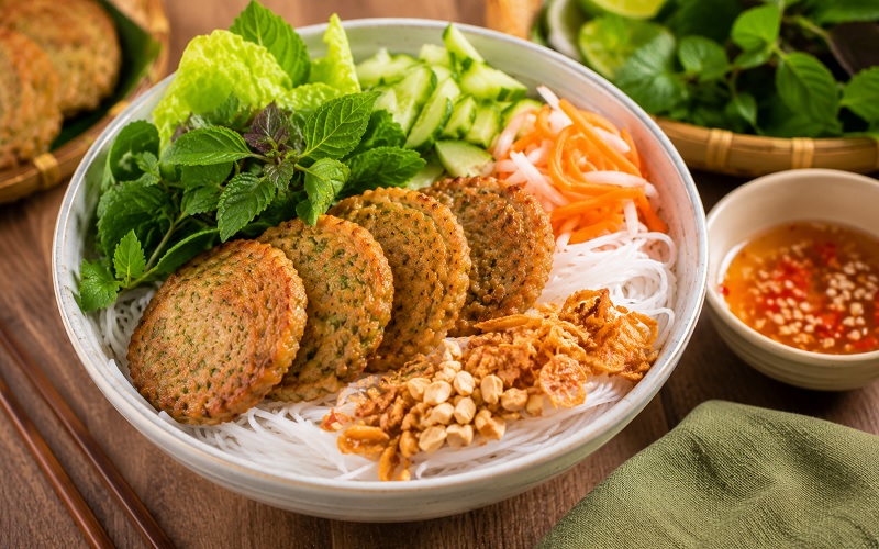Bún trộn chả cốm